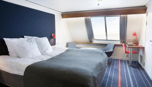 Commodore Deluxe Cabin