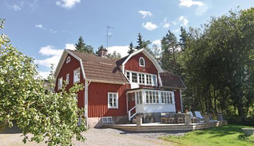 Seven-Bedroom Holiday Home