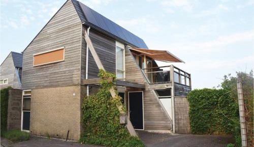 Three-Bedroom Holiday Home 