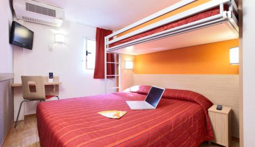 Triple Room (1 Double Bed + 1 Single Bed)