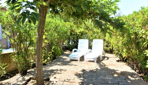 Apartment with Garden View