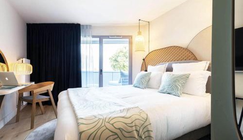 Room with Balcony - Lake View