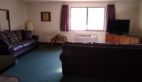 Deluxe King Suite