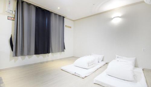 Korean-Style Ondol Room