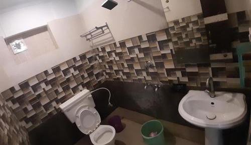 Deluxe Double Room (2 Adults + 1 Child)