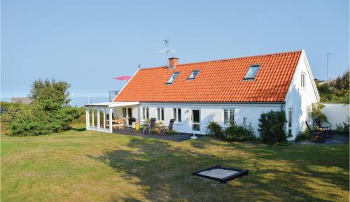 Three-Bedroom Holiday Home 