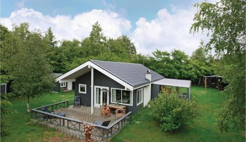 Three-Bedroom Holiday Home 