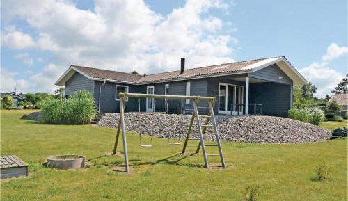 Three-Bedroom Holiday Home 