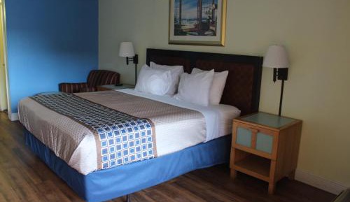 Deluxe King Room - Non-Smoking