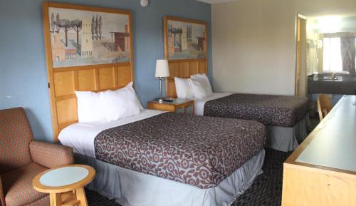 Deluxe 2 Double Beds Smoking	