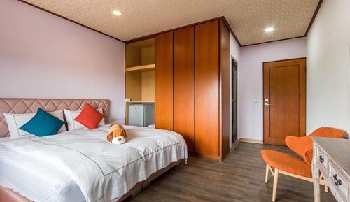 Queen Room