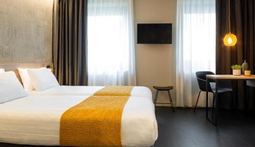 Standard Studio Twin