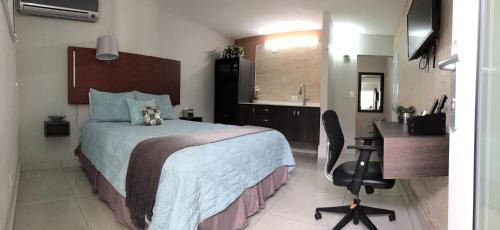 Standard Queen Room