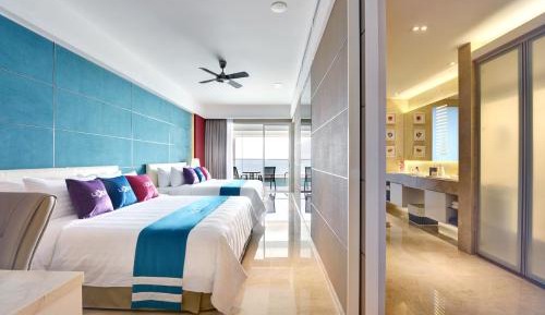 Premium Pool Suite