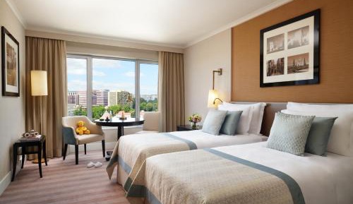 Deluxe Family Room