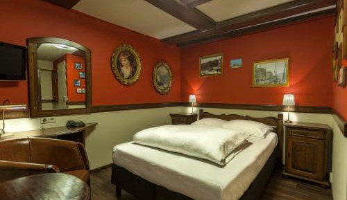 The Old Dutch 'Suite'