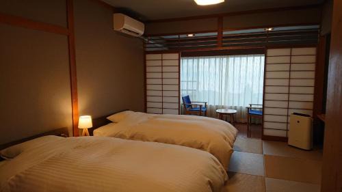 Twin Room with Shower