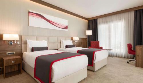 Deluxe Twin Room with Balcony