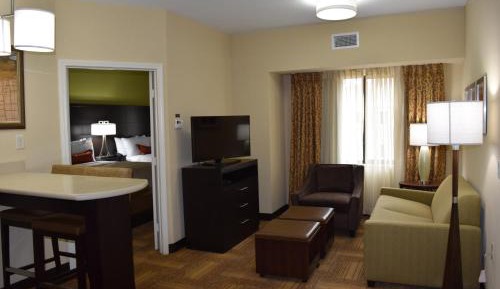 Queen Suite with Two Queen Beds and Mobility Accessible Bathtub - Non-Smoking