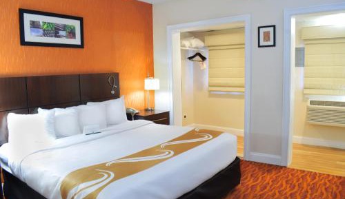 Deluxe King Room with Spa Bath - Non-Smoking