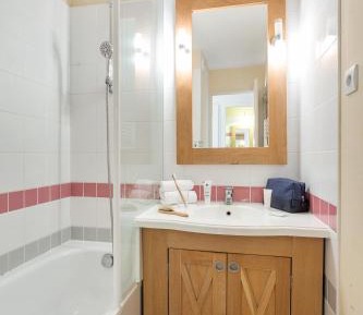 One-Bedroom Apartment with Sleeping Alcove and Terrace or Balcony (6 People)