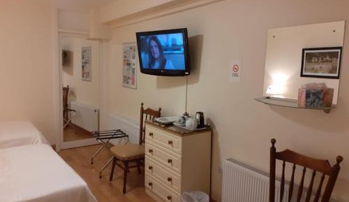 Triple Room (1 Double Bed + 2 Single Beds)