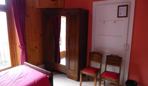 Basic Triple Room with Shared Bathroom