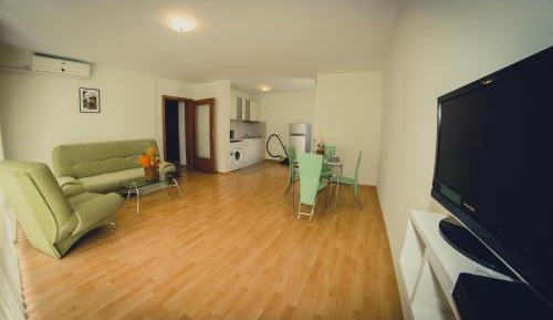 Two-Bedroom Apartment with Balcony (4 Adults + 2 Children)