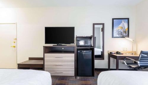 Queen Suite with Two Queen Beds and Sofa Bed - Non-Smoking