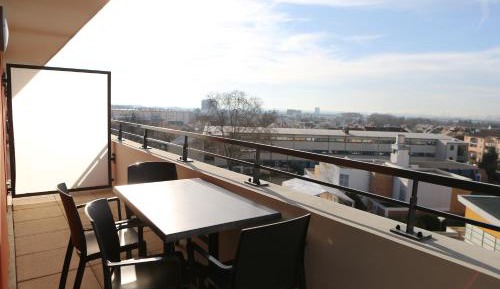 Studio Apartment with Balcony