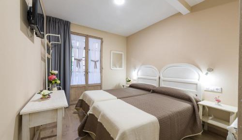 Twin Room with Private Bathroom