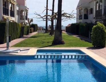 Apartment with Pool View 
