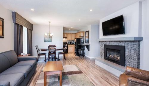 Two-Bedroom Superior Suite with One King and One Queen Bed - Pool View/Non-Smoking