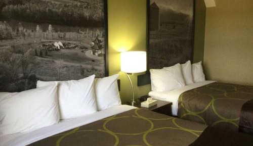 Deluxe Studio with Two Queen Beds - Non-Smoking