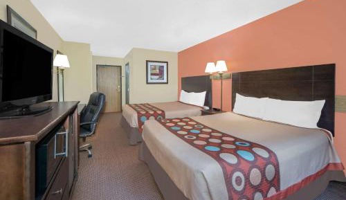 Queen Bed and Twin Bed Room - Smoking