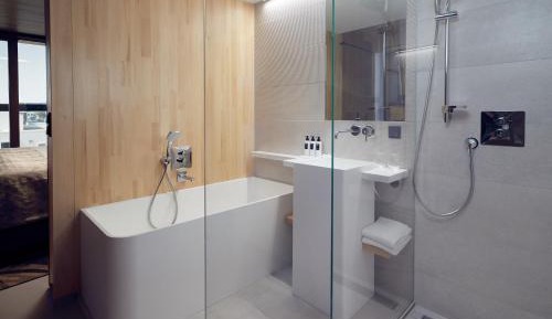 Superior Room with Bath, Shower & Balcony