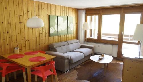 Apartment with Mountain View