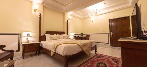 Deluxe Double or Twin Room