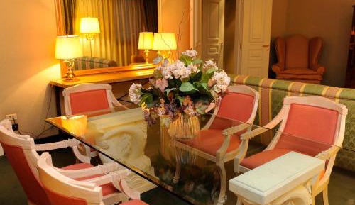 Deluxe Suite with Spa Bath