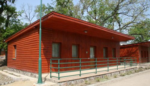 Two-Bedroom Bungalow with Kitchen