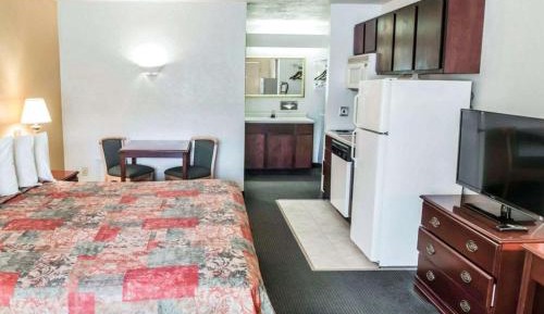 Efficiency Queen Room