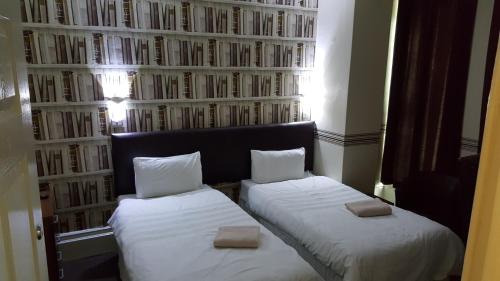 Twin Room with Shower