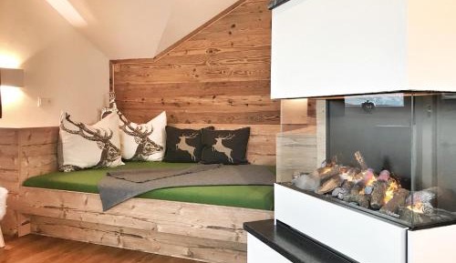 Apartment with Mountain View