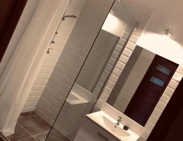 Apartment with Shower