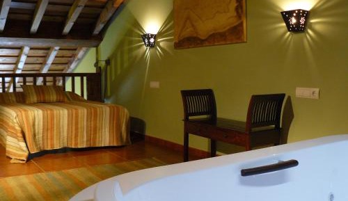 Queen Suite with Spa Bath