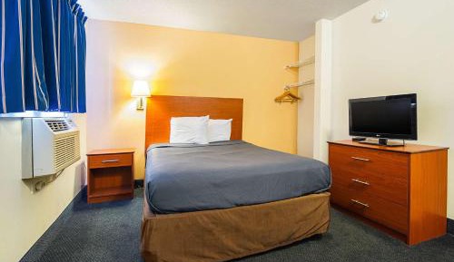 Queen Room - Non-Smoking