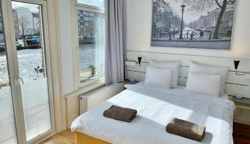 Deluxe Double Room with Bath