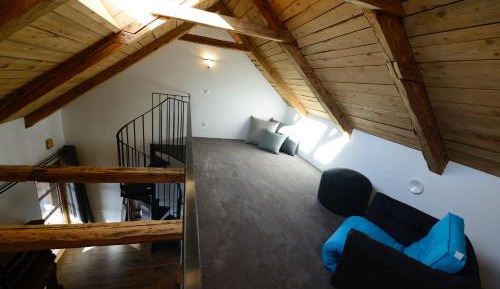 Apartment with Mountain View