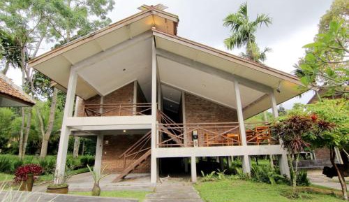 Six-Bedroom House