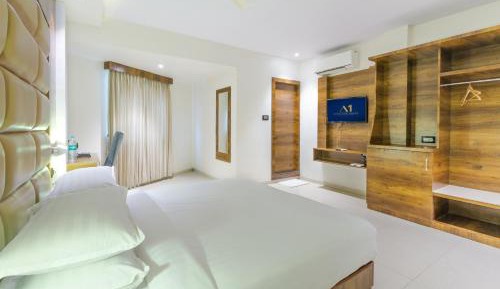 Deluxe Double Room (2 Adults + 1 Child)